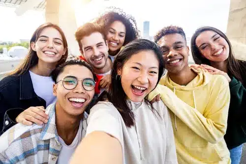 Embracing Multicultural Teams The Communication Challenge and How AI is Bridging the Gap
