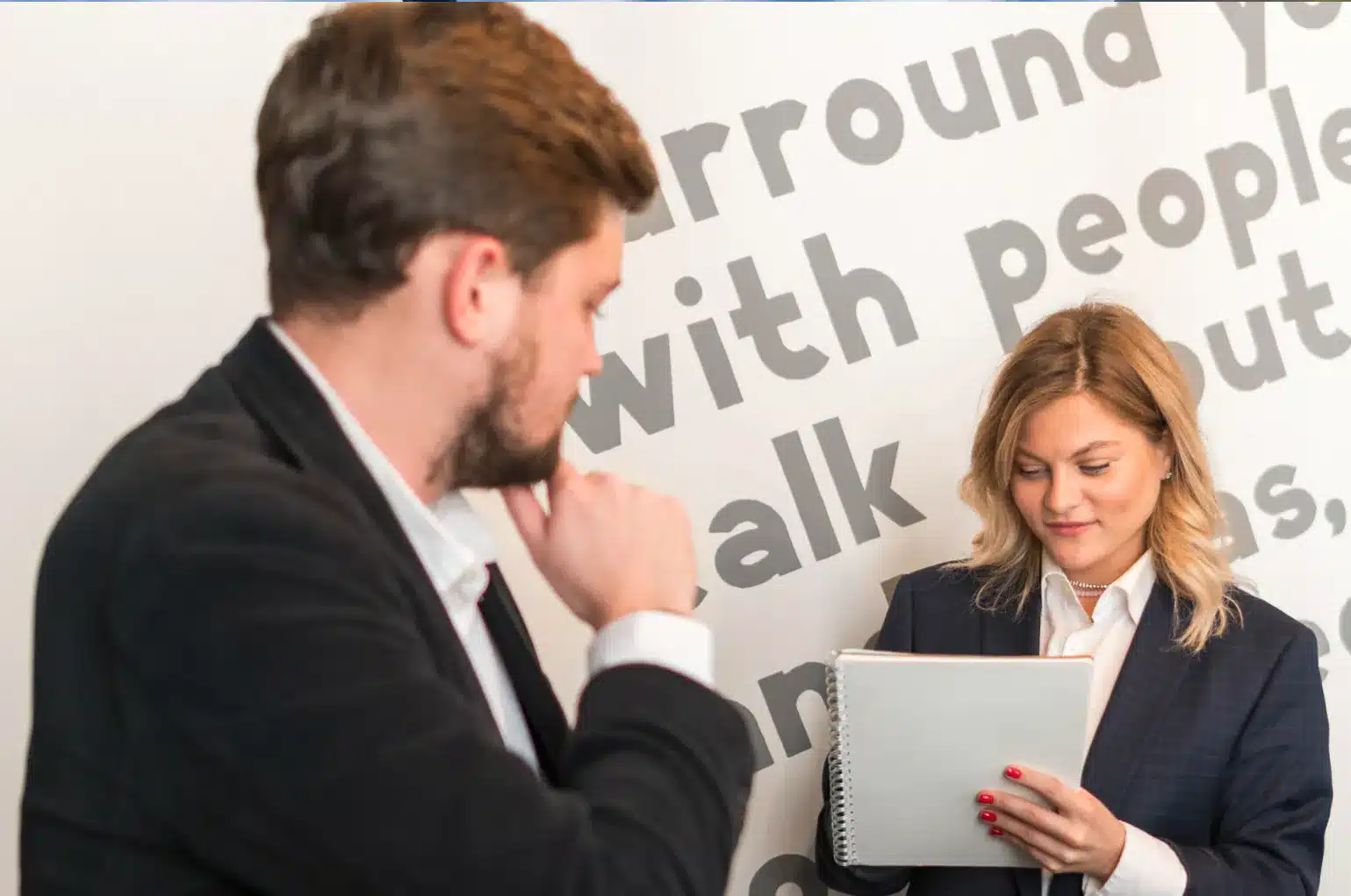 Real-Time Translator vs Interpreter Key Differences for Instant Communication